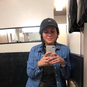 Meet your Posher, Crystal